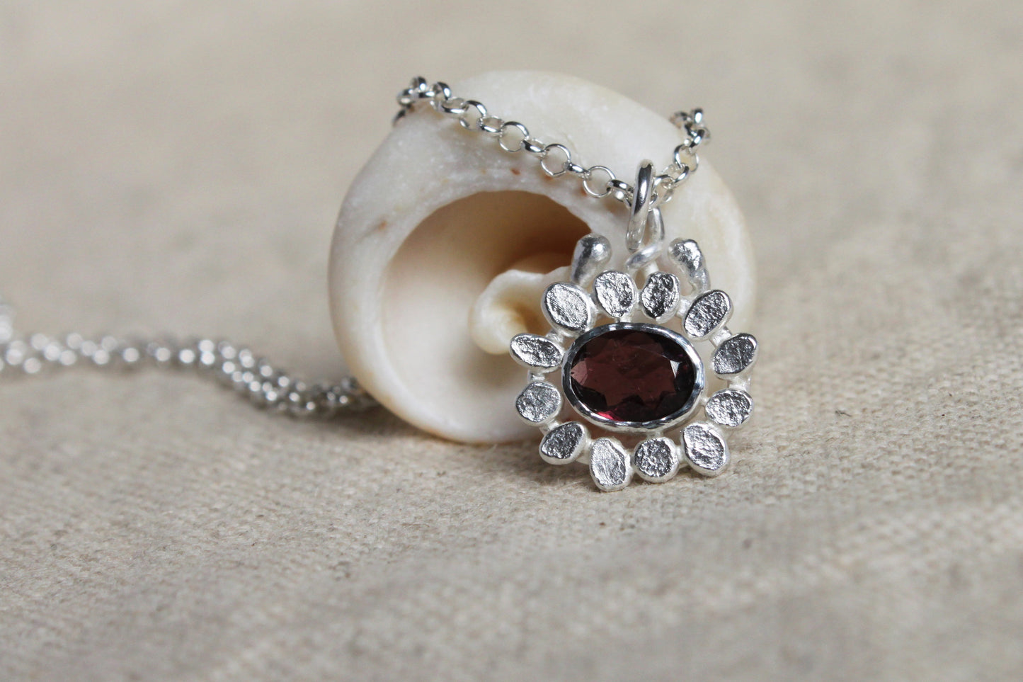 Anemone Necklace