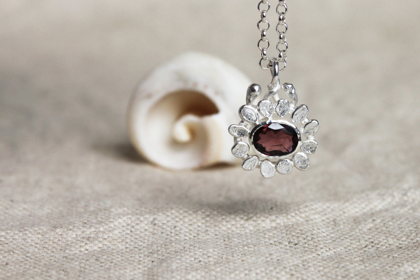 Anemone Necklace
